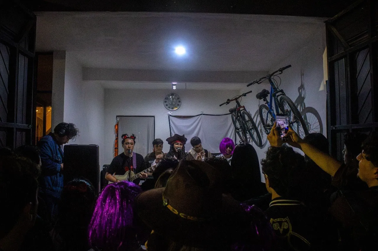 Público grabando a Polaris en el Halloween 2025